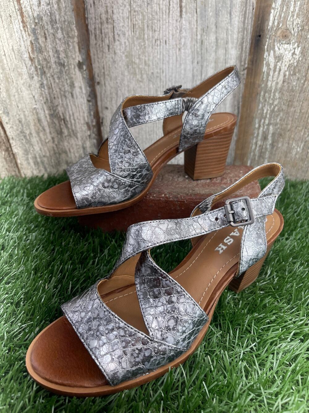 Trask Charlene Metallic Slingback Sandals Block Heels Cross Strap Women's 6